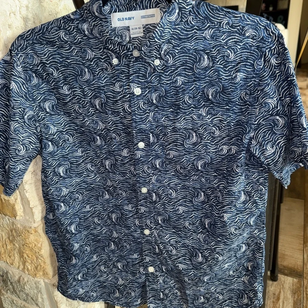 Old Navy boys‎ Navy Wave Pattern Shirt